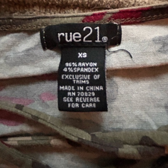 Juniors Rue21 Red/Green Camo Tee - XS - Picture 3 of 3